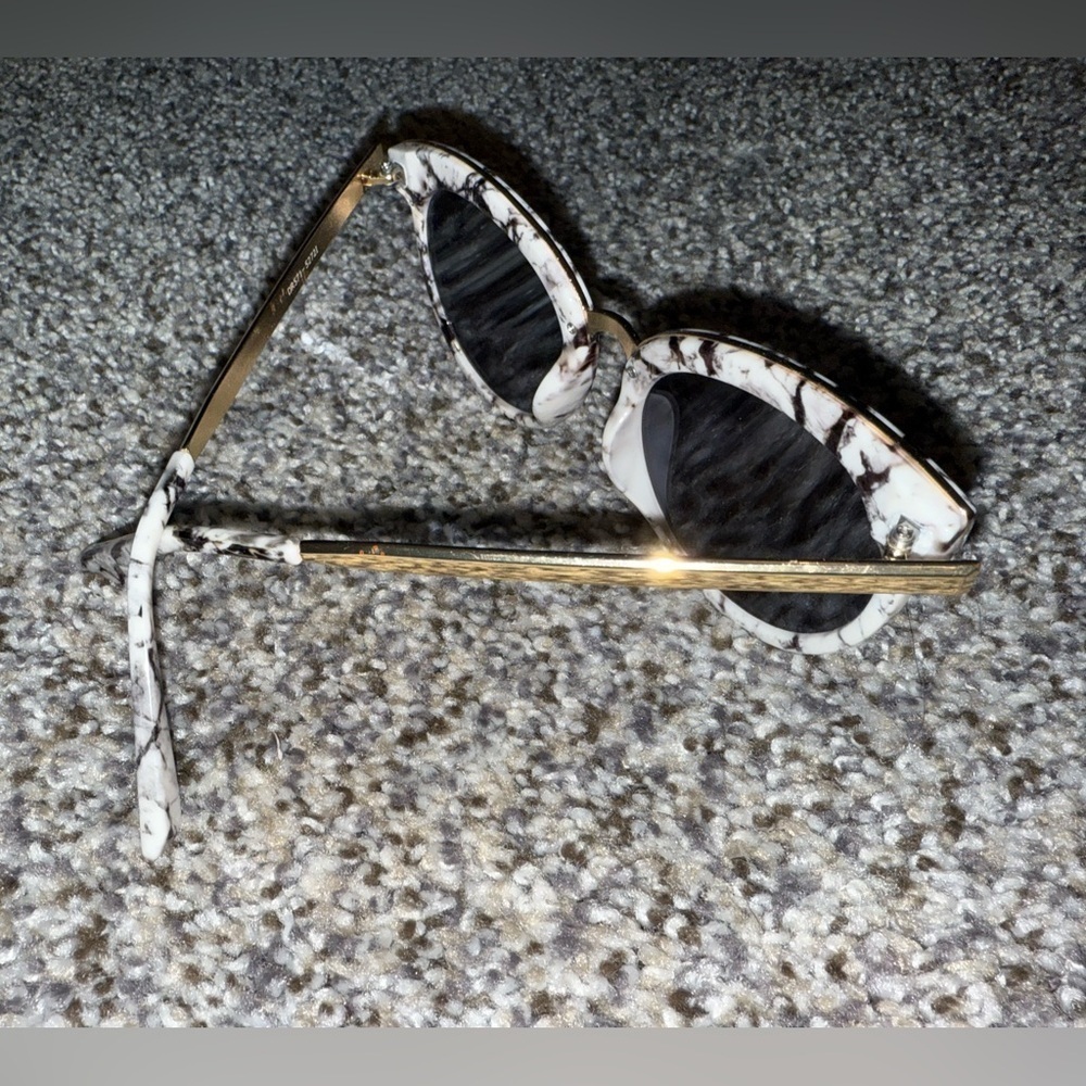 Black and white marble sunglasses - Picture 3 of 4